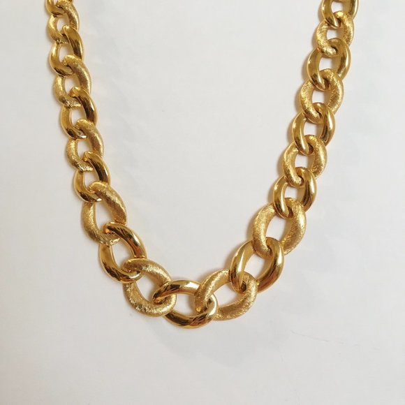 Napier Choker Link Chain Necklace Chunky Gold Tone Metal Smooth Textured Vintage - Picture 2 of 10